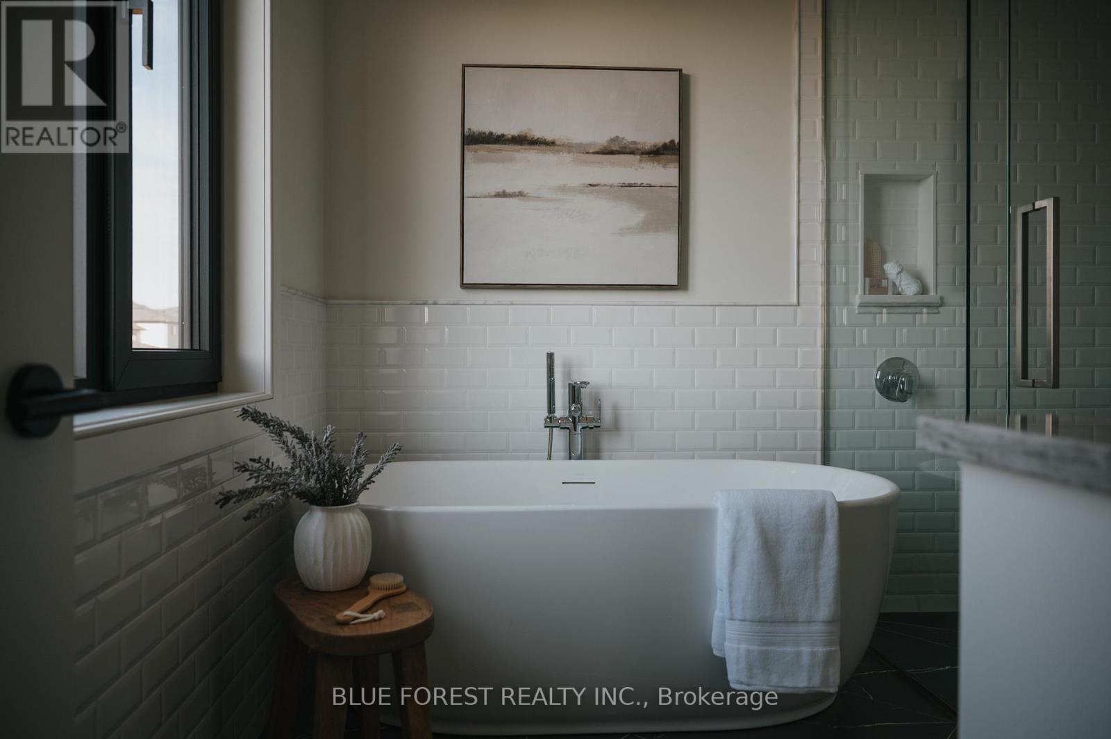 4 Edgeview Crescent, Middlesex Centre, Ontario  N0L 1R0 - Photo 37 - X12486919