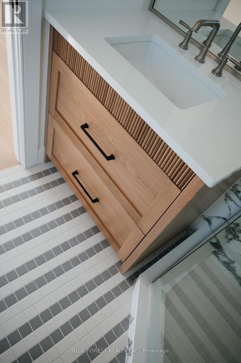 4 Edgeview Crescent, Middlesex Centre, Ontario  N0L 1R0 - Photo 41 - X12486919