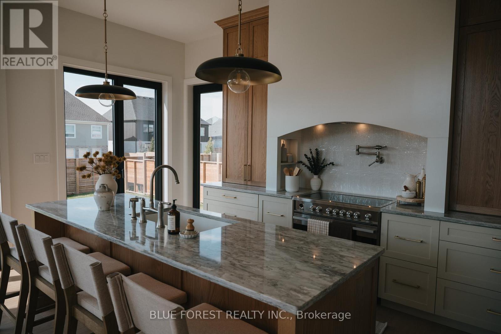 4 Edgeview Crescent, Middlesex Centre, Ontario  N0L 1R0 - Photo 6 - X12486919