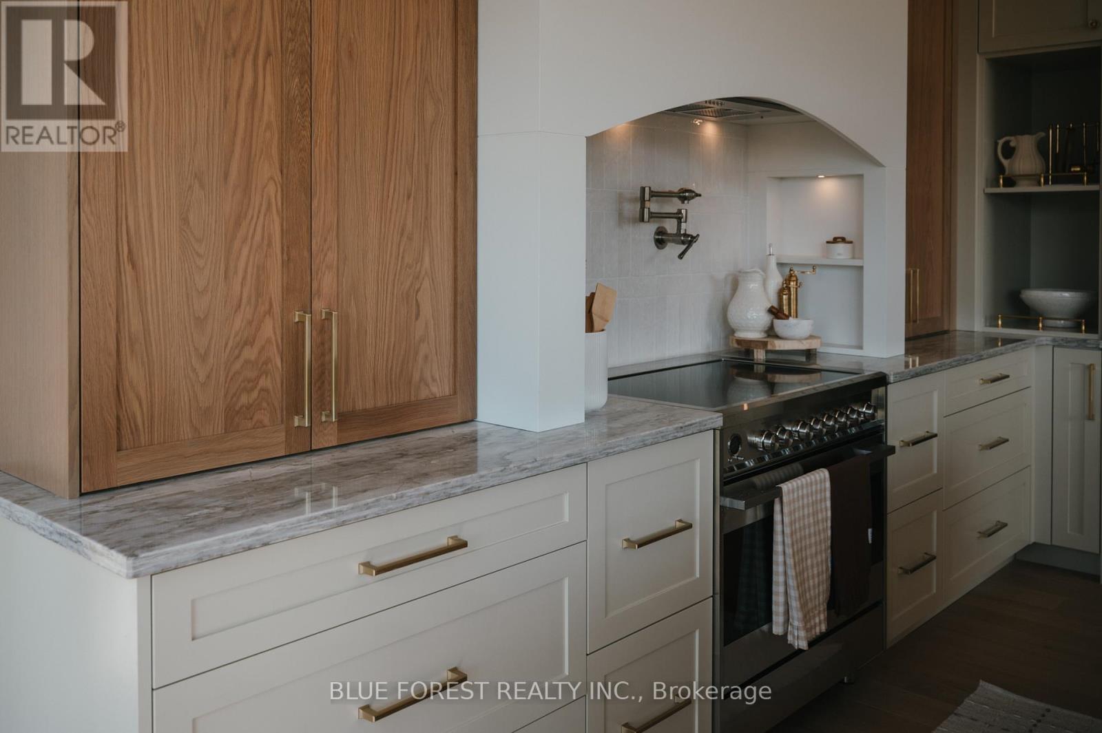 4 Edgeview Crescent, Middlesex Centre, Ontario  N0L 1R0 - Photo 8 - X12486919