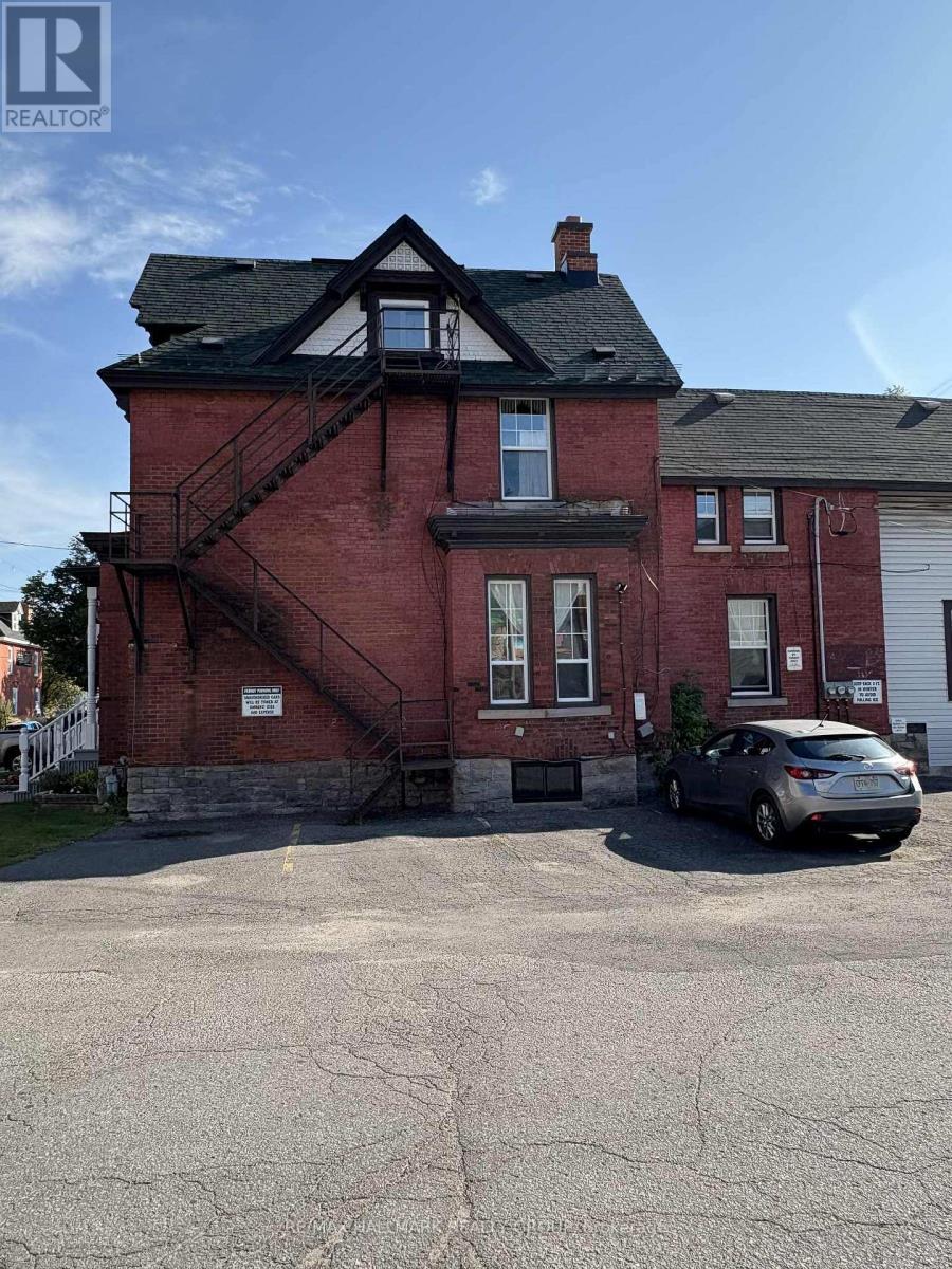 360 Gilmour Street, Ottawa, Ontario  K2P 0R3 - Photo 4 - X12486912