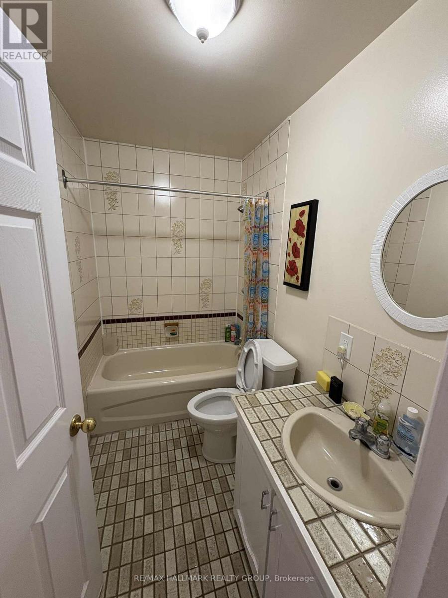 356 Gilmour Street, Ottawa, Ontario  K2P 0R3 - Photo 11 - X12486913