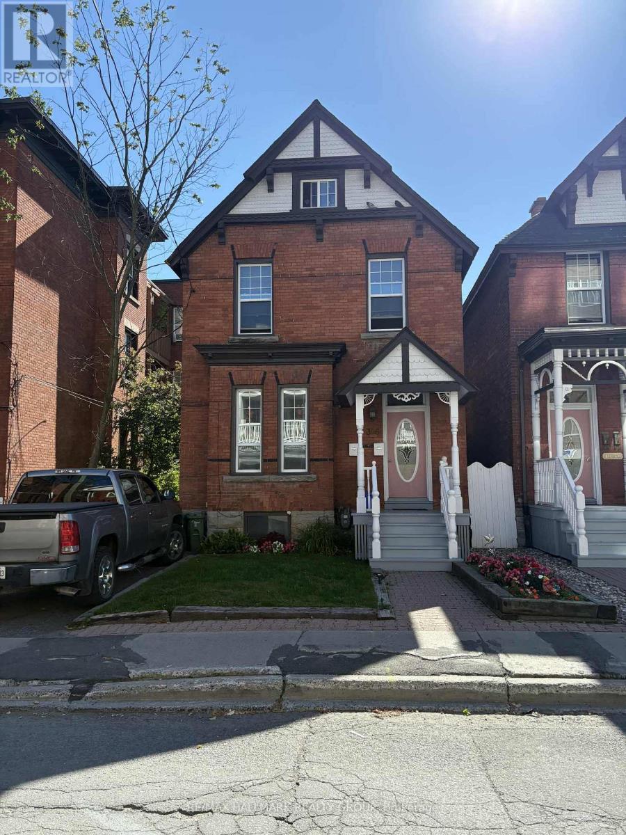 356 Gilmour Street, Ottawa, Ontario  K2P 0R3 - Photo 2 - X12486913