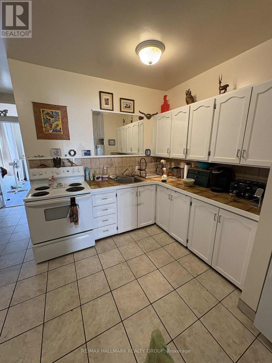 356 Gilmour Street, Ottawa, Ontario  K2P 0R3 - Photo 9 - X12486913