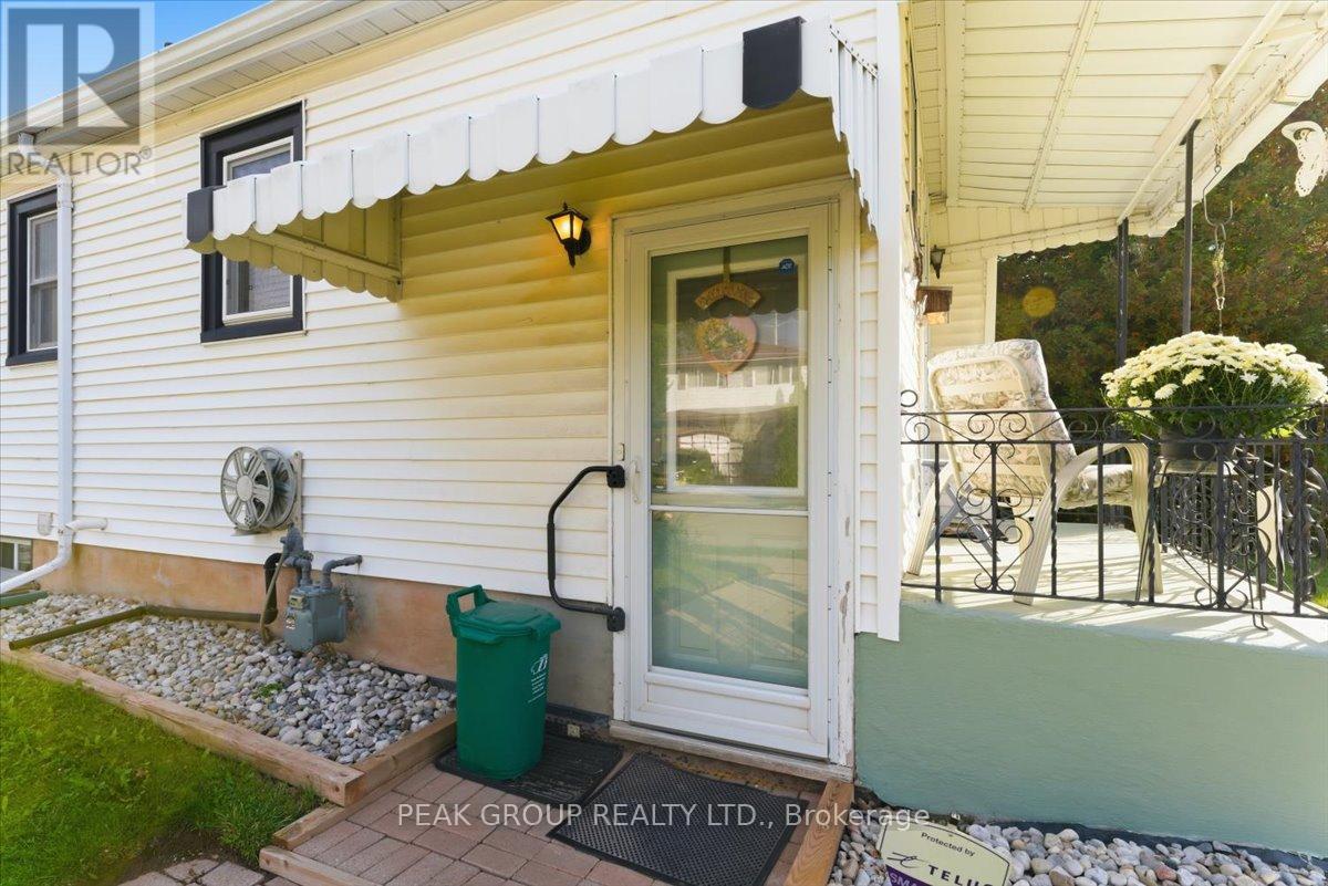 6105 Dixon Street, Niagara Falls, Ontario  L2G 2L4 - Photo 8 - X12486927