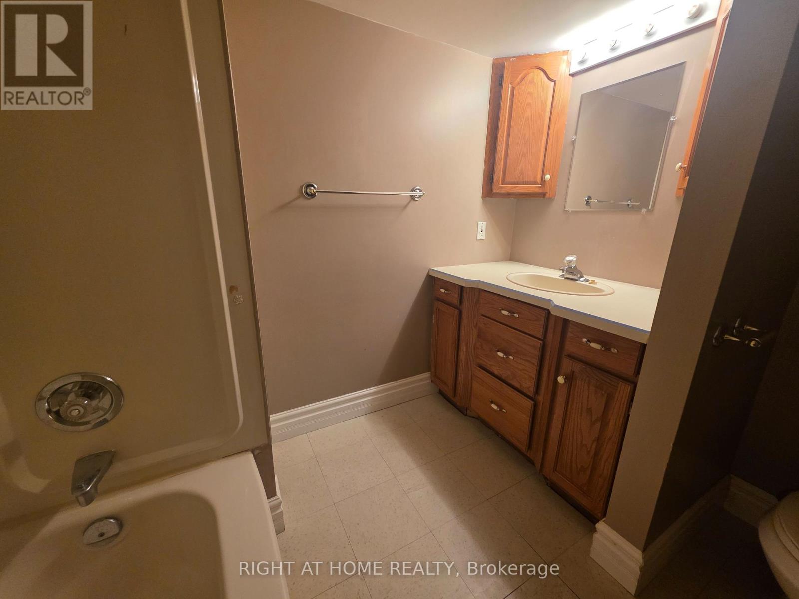 16 Portland Crescent, Newmarket, Ontario  L3Y 6A5 - Photo 25 - N12484831