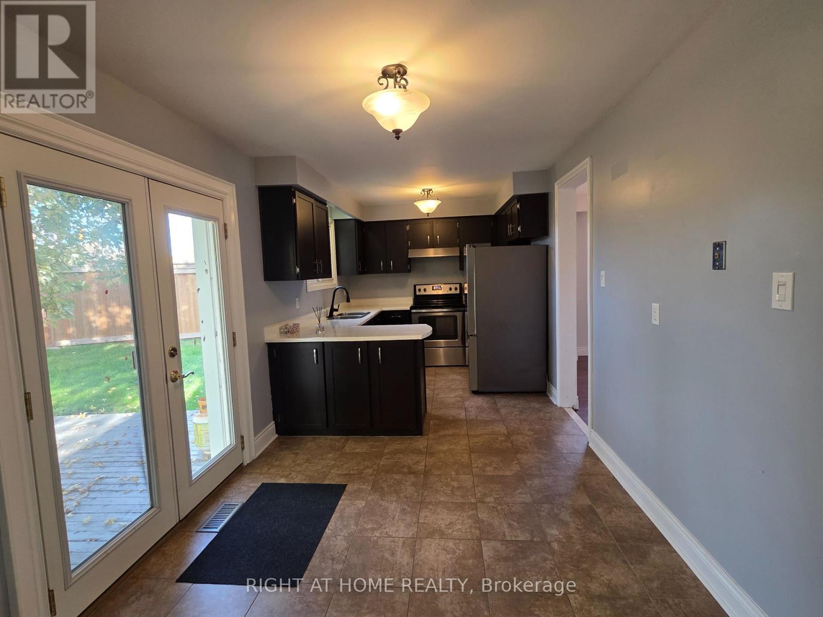 16 Portland Crescent, Newmarket, Ontario  L3Y 6A5 - Photo 10 - N12484831