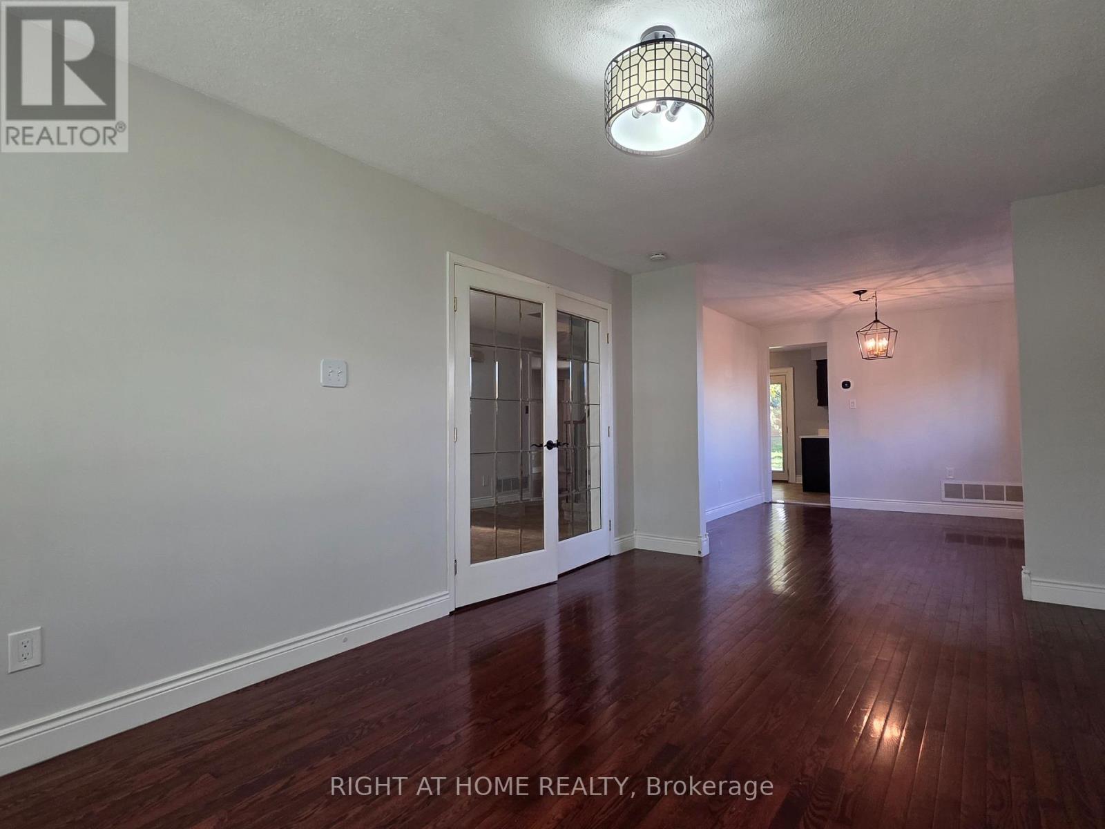 16 Portland Crescent, Newmarket, Ontario  L3Y 6A5 - Photo 4 - N12484831