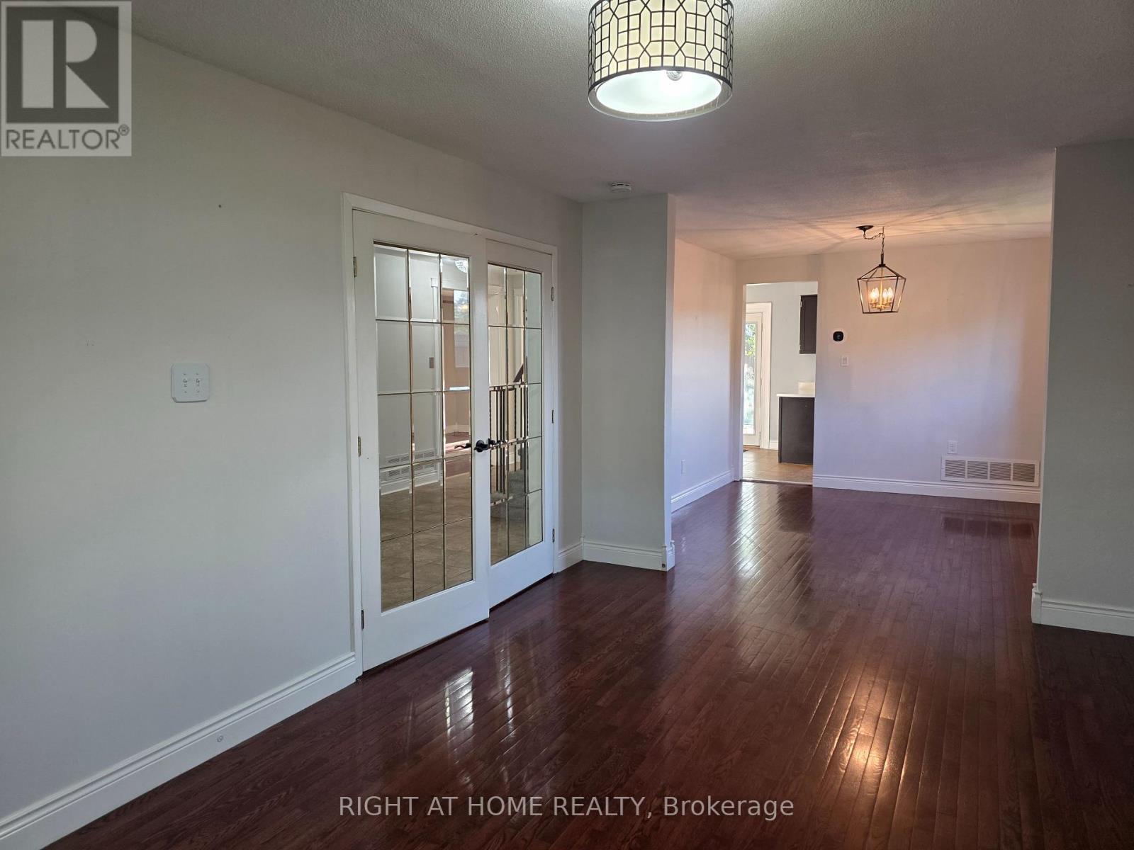 16 Portland Crescent, Newmarket, Ontario  L3Y 6A5 - Photo 5 - N12484831