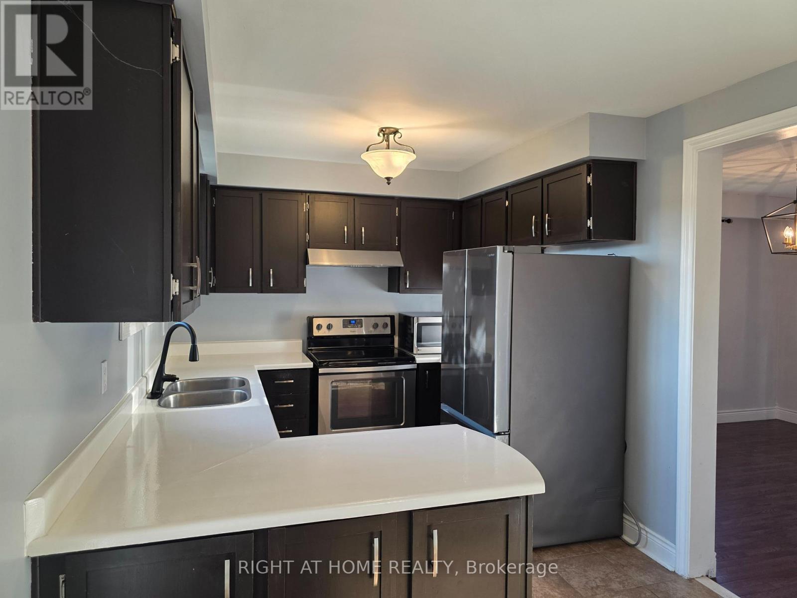 16 Portland Crescent, Newmarket, Ontario  L3Y 6A5 - Photo 8 - N12484831