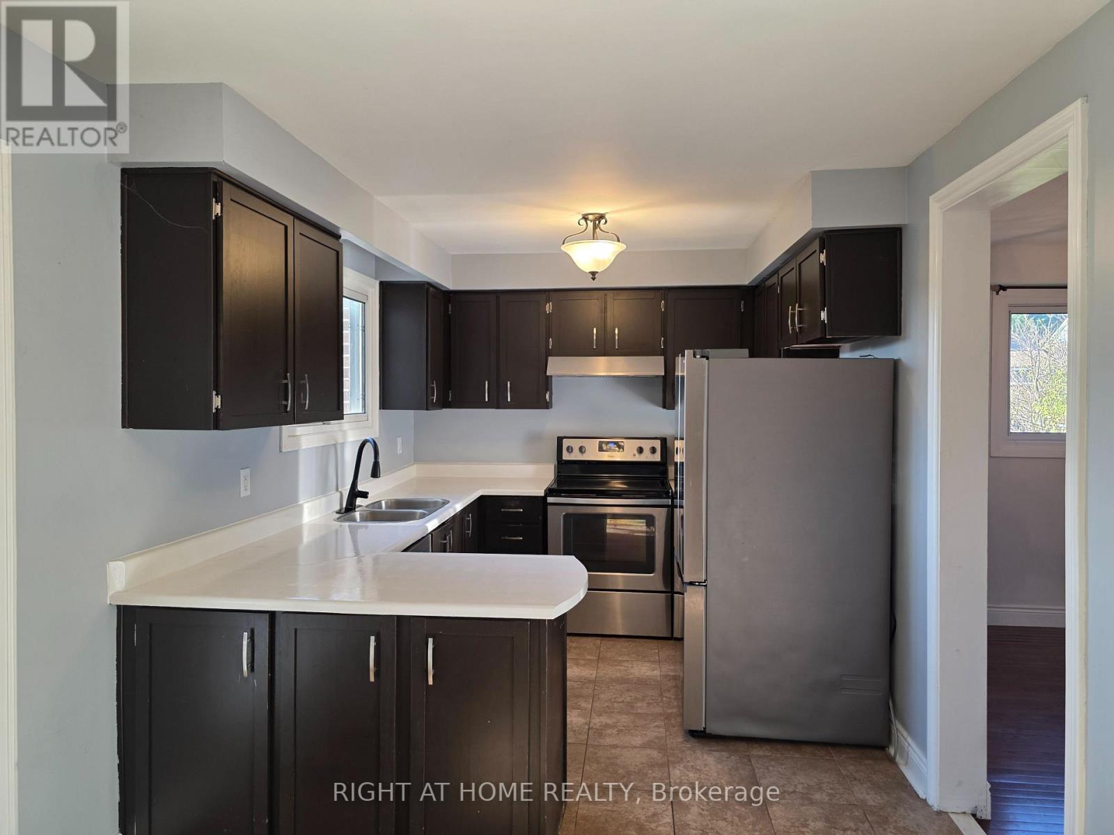 16 Portland Crescent, Newmarket, Ontario  L3Y 6A5 - Photo 9 - N12484831