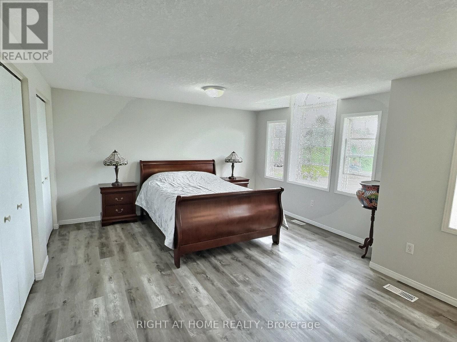 385 Havendale Crescent, Waterloo, Ontario  N2T 2T4 - Photo 10 - X12486931