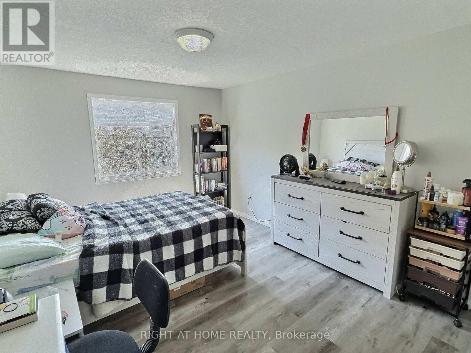 385 Havendale Crescent, Waterloo, Ontario  N2T 2T4 - Photo 13 - X12486931