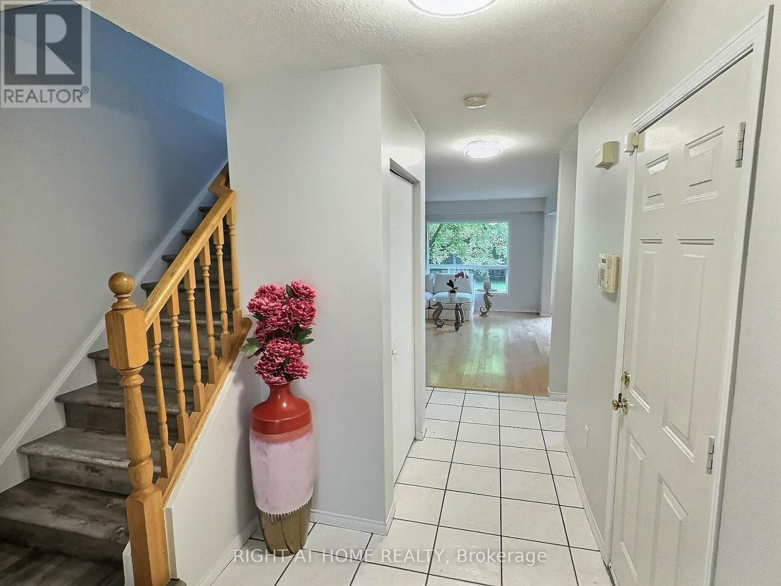 385 Havendale Crescent, Waterloo, Ontario  N2T 2T4 - Photo 2 - X12486931