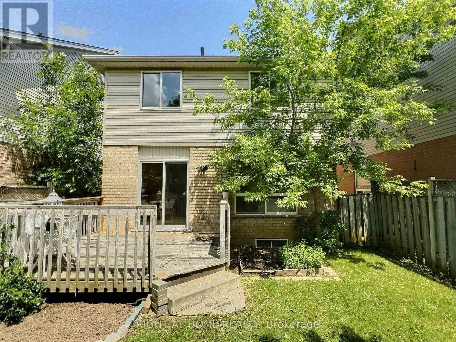 385 Havendale Crescent, Waterloo, Ontario  N2T 2T4 - Photo 24 - X12486931