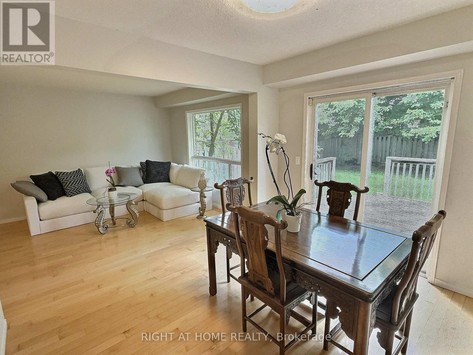 385 Havendale Crescent, Waterloo, Ontario  N2T 2T4 - Photo 6 - X12486931