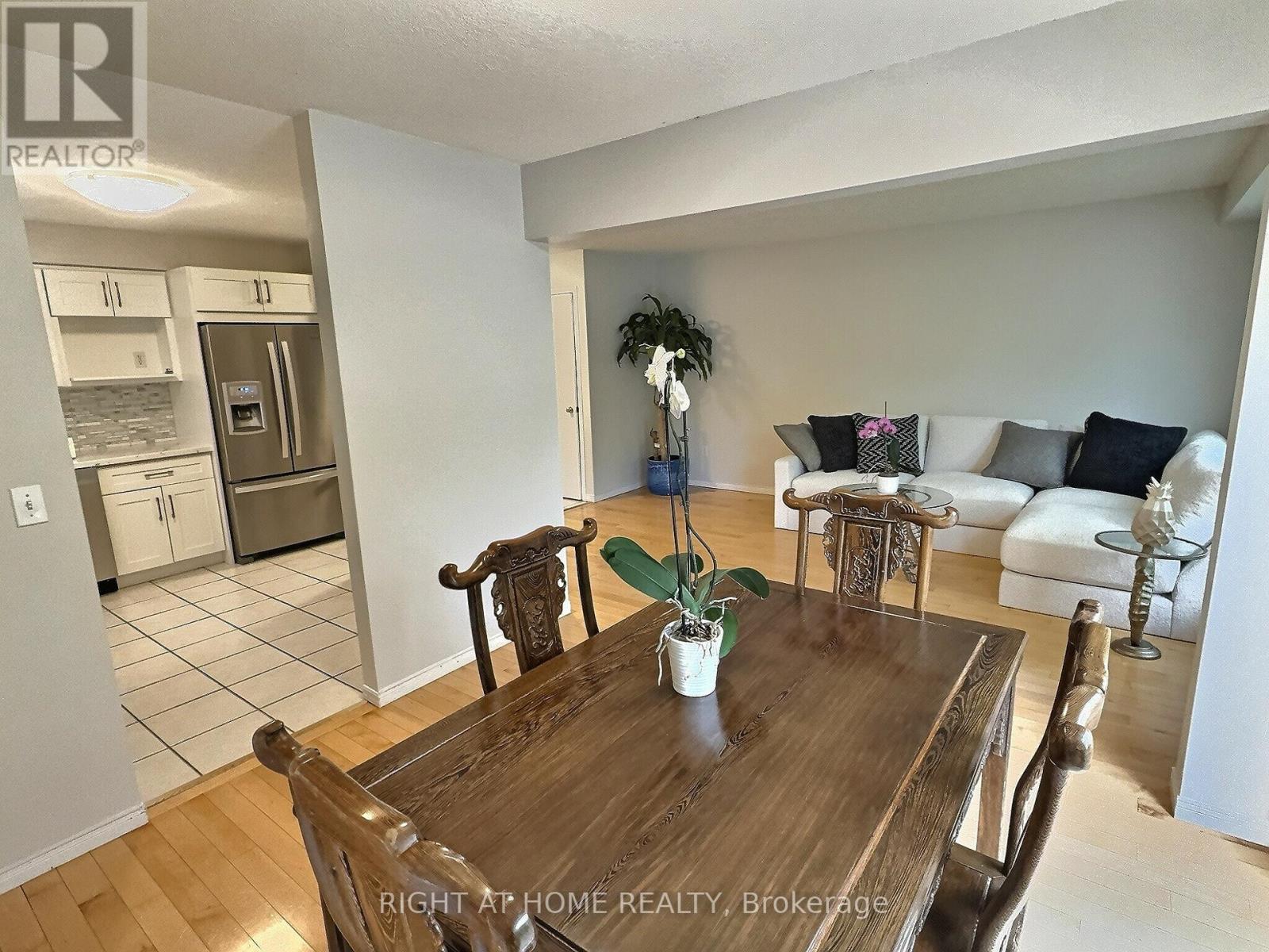 385 Havendale Crescent, Waterloo, Ontario  N2T 2T4 - Photo 7 - X12486931