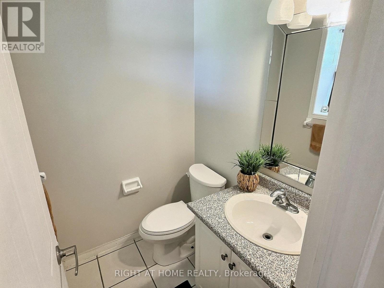 385 Havendale Crescent, Waterloo, Ontario  N2T 2T4 - Photo 9 - X12486931