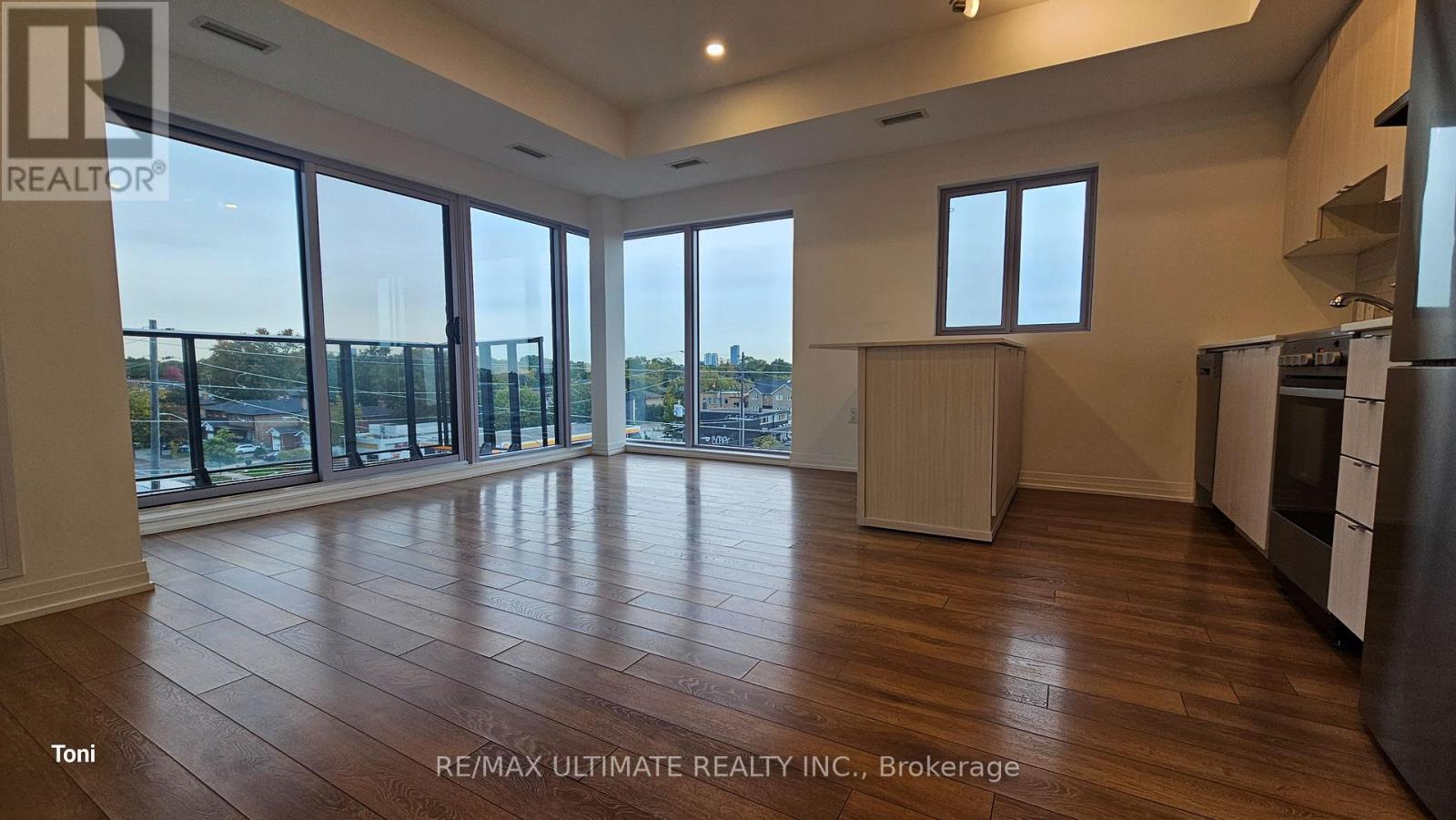 505 - 408 Browns Line, Toronto, Ontario  M8W 0C3 - Photo 2 - W12486528