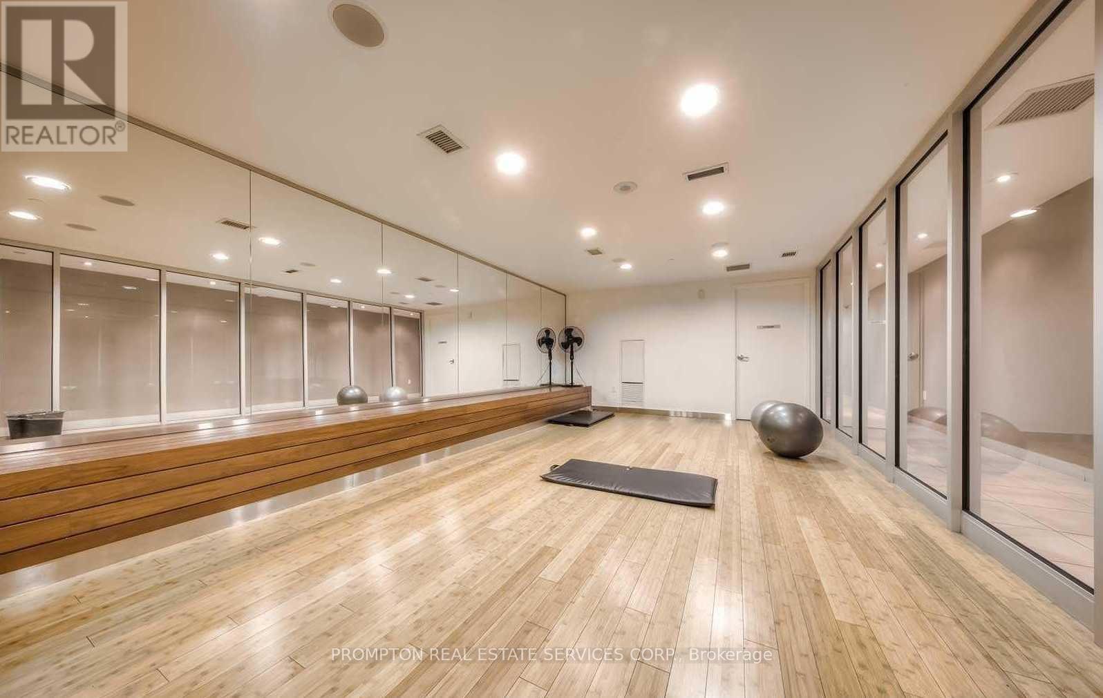 809 - 10 Capreol Court, Toronto, Ontario  M5V 4B3 - Photo 9 - C12486938