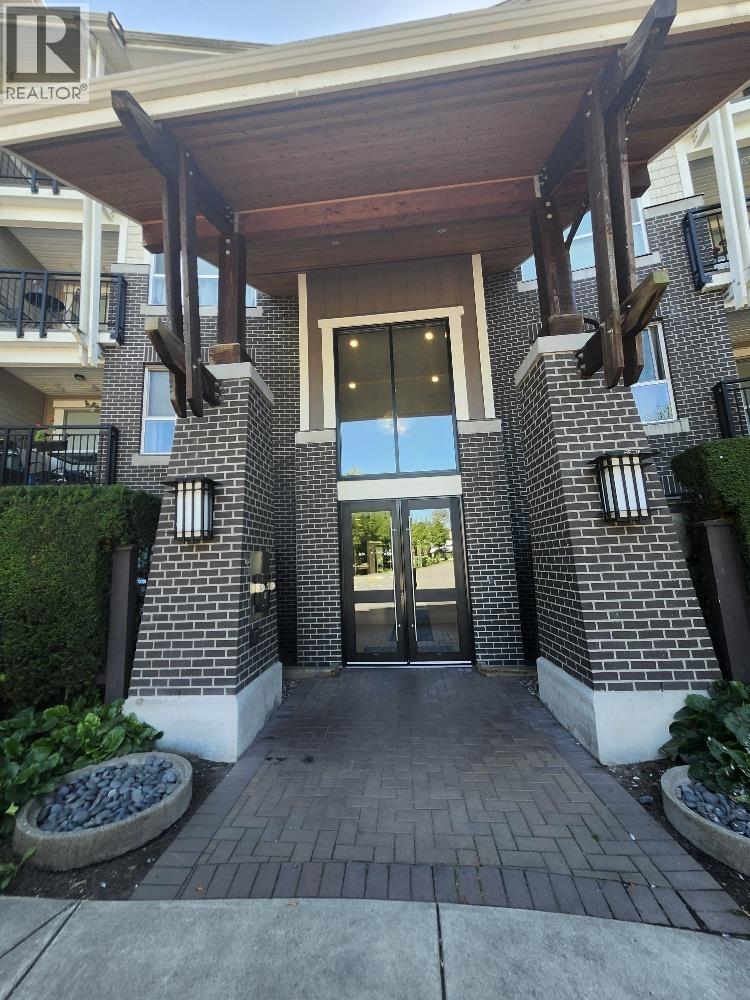 301 5788 Sidley Street, Burnaby, British Columbia  V5J 0E4 - Photo 2 - R3062700