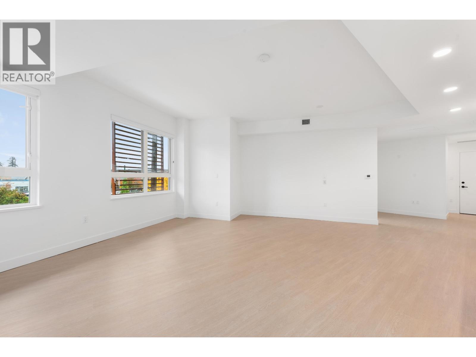 361 422 E 3rd Street, North Vancouver, British Columbia  V7L 0K1 - Photo 3 - R3062802