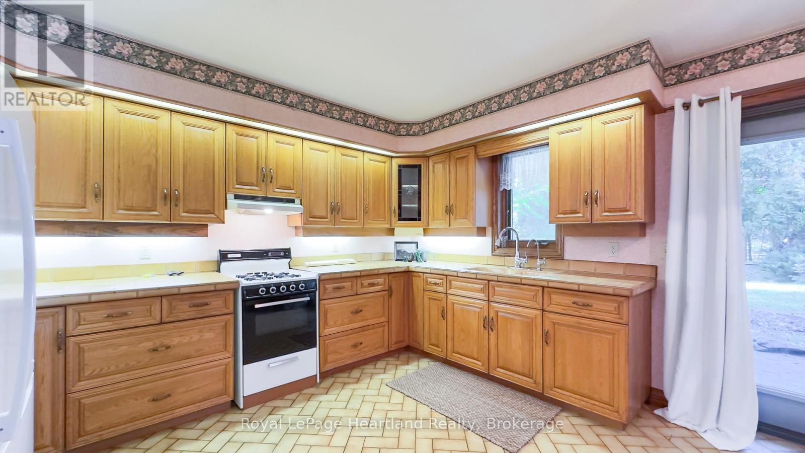 81364 Champlain Boulevard, Ashfield-Colborne-Wawanosh, Ontario  N7A 3Y2 - Photo 10 - X12486959