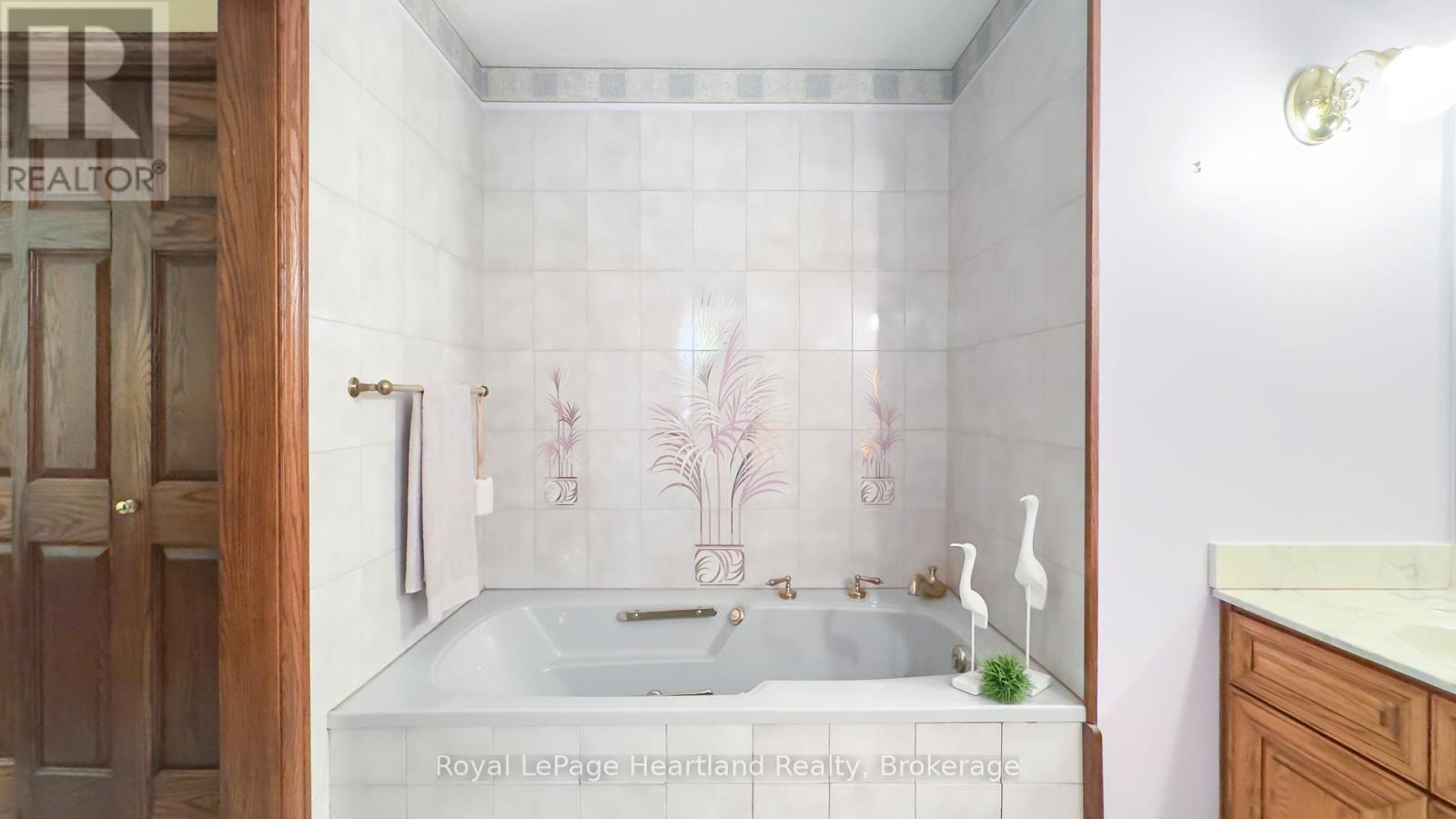 81364 Champlain Boulevard, Ashfield-Colborne-Wawanosh, Ontario  N7A 3Y2 - Photo 40 - X12486959