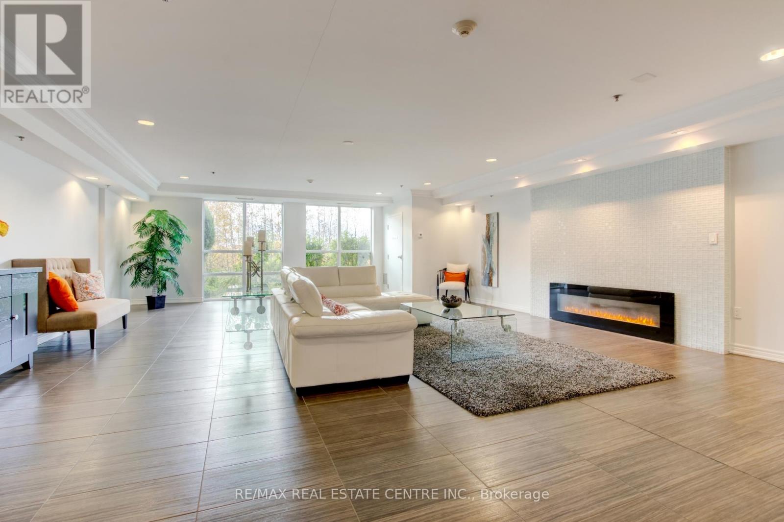 305 - 1419 Costigan Road, Milton, Ontario  L9T 2L4 - Photo 10 - W12486936