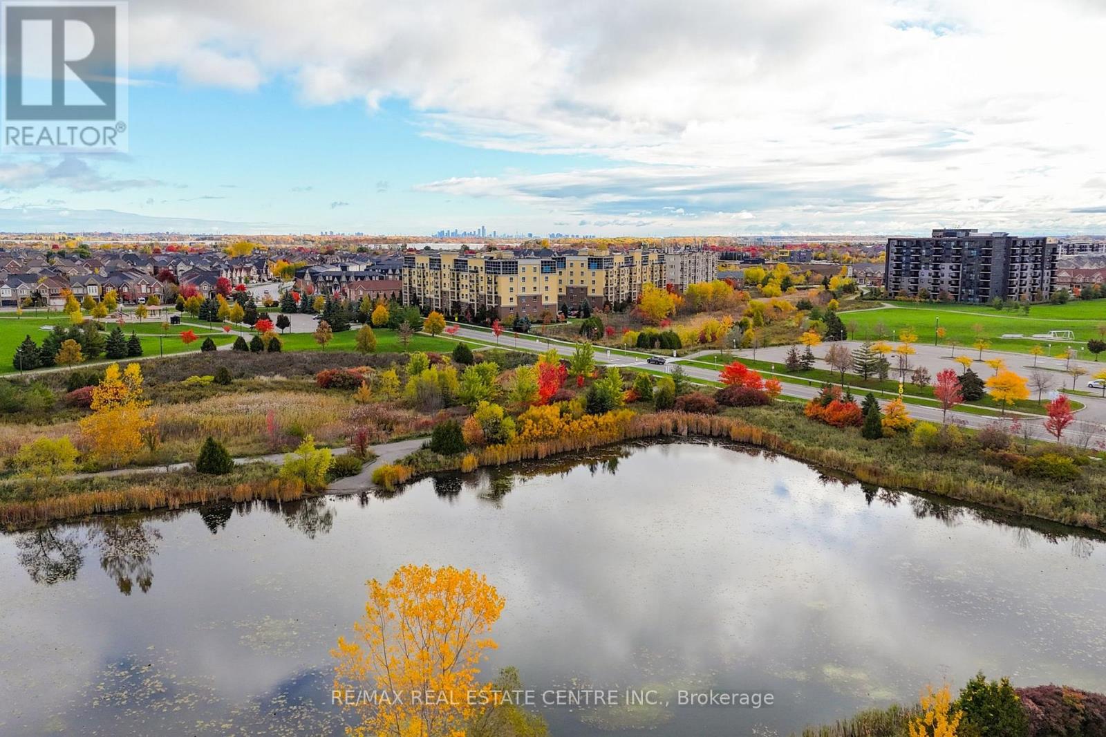 305 - 1419 Costigan Road, Milton, Ontario  L9T 2L4 - Photo 2 - W12486936