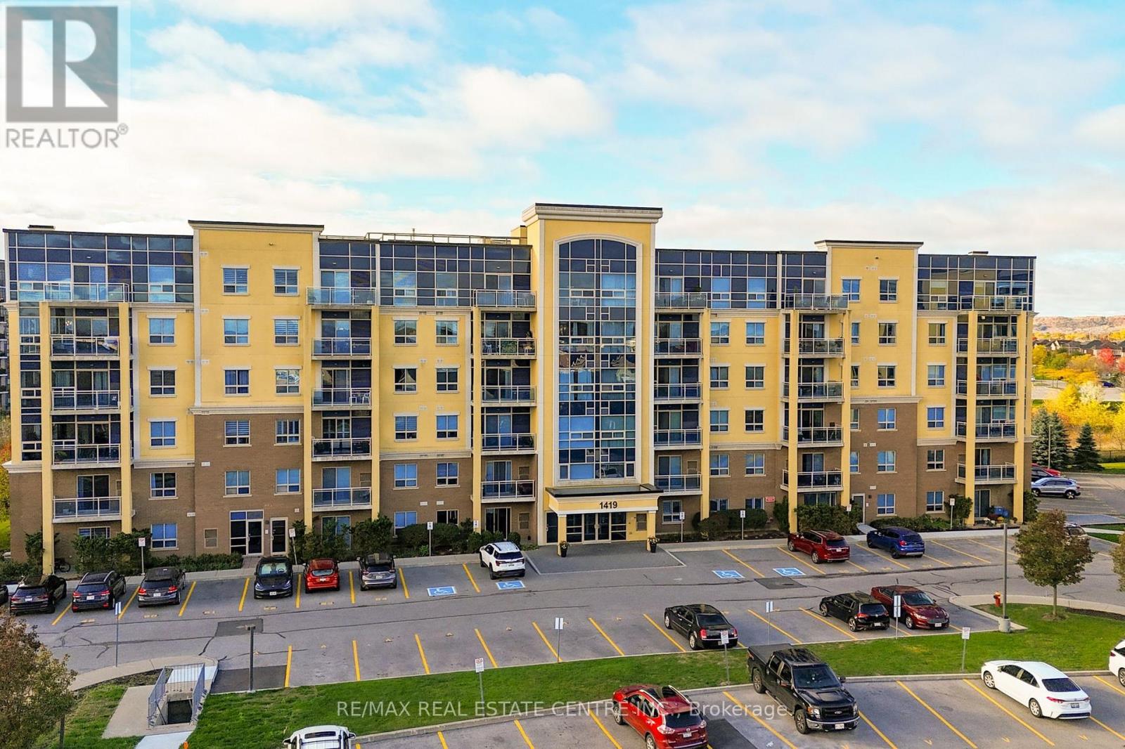 305 - 1419 Costigan Road, Milton, Ontario  L9T 2L4 - Photo 3 - W12486936