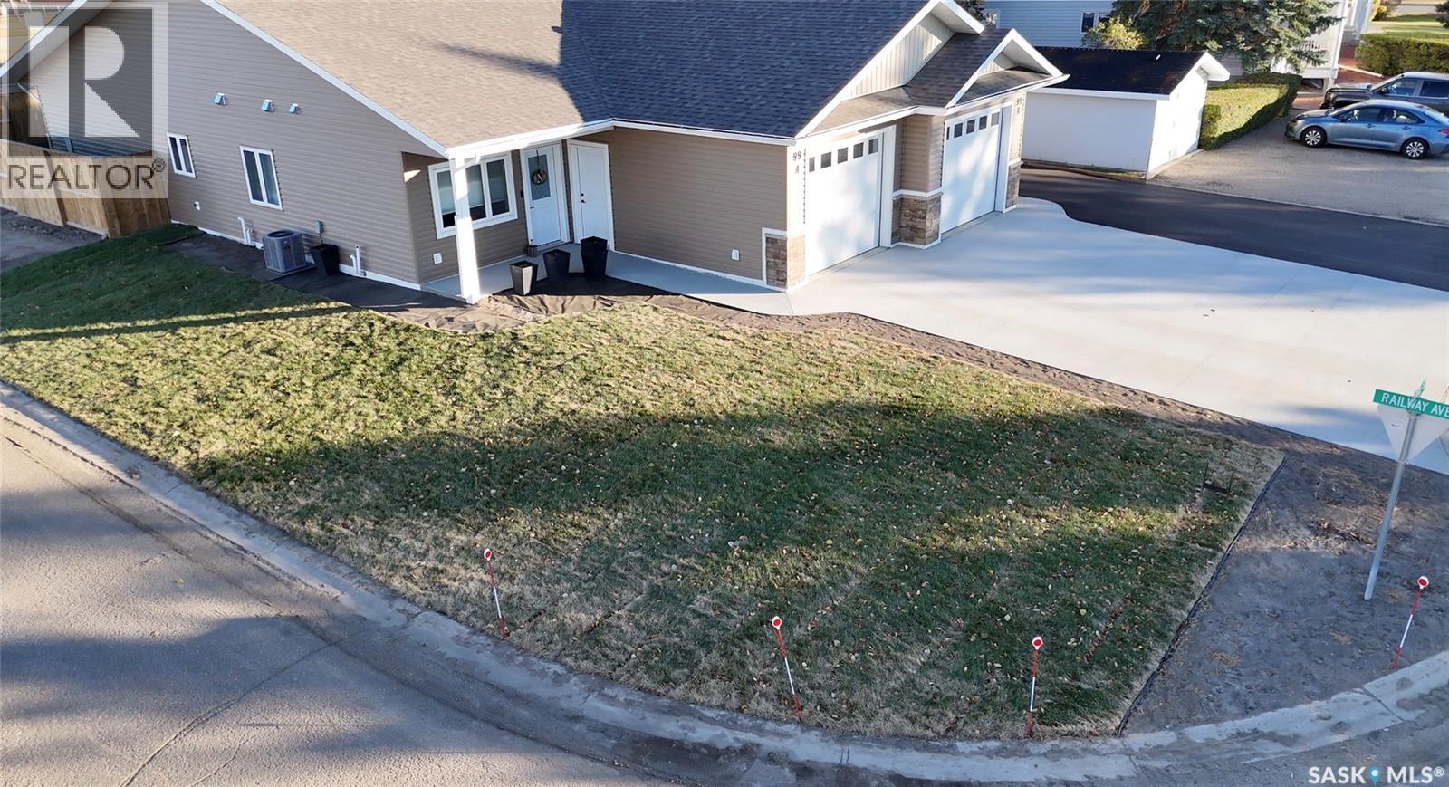 99a Semple Street, Outlook, Saskatchewan  S0L 2N0 - Photo 2 - SK013086