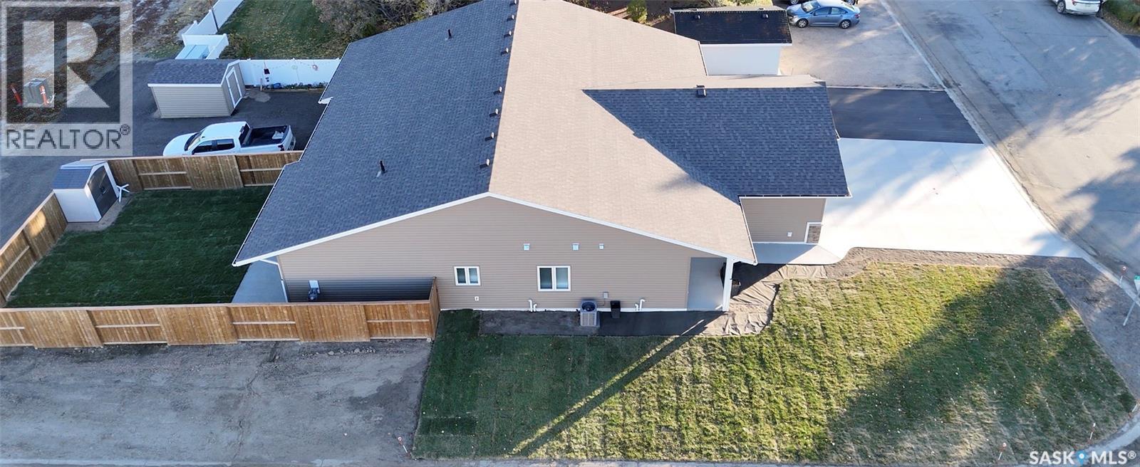 99a Semple Street, Outlook, Saskatchewan  S0L 2N0 - Photo 3 - SK013086