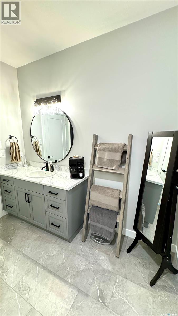 99a Semple Street, Outlook, Saskatchewan  S0L 2N0 - Photo 38 - SK013086