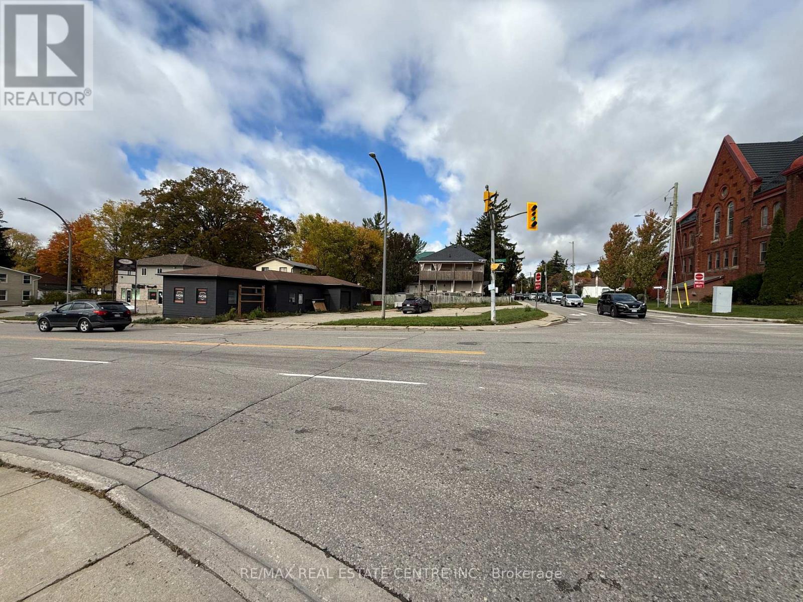 271 Dundas Street, Woodstock, Ontario  N4S 1A9 - Photo 2 - X12486939