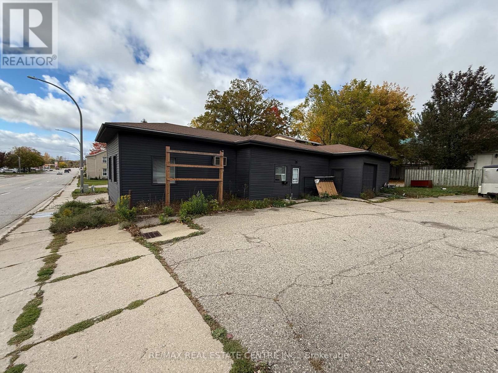 271 Dundas Street, Woodstock, Ontario  N4S 1A9 - Photo 4 - X12486939