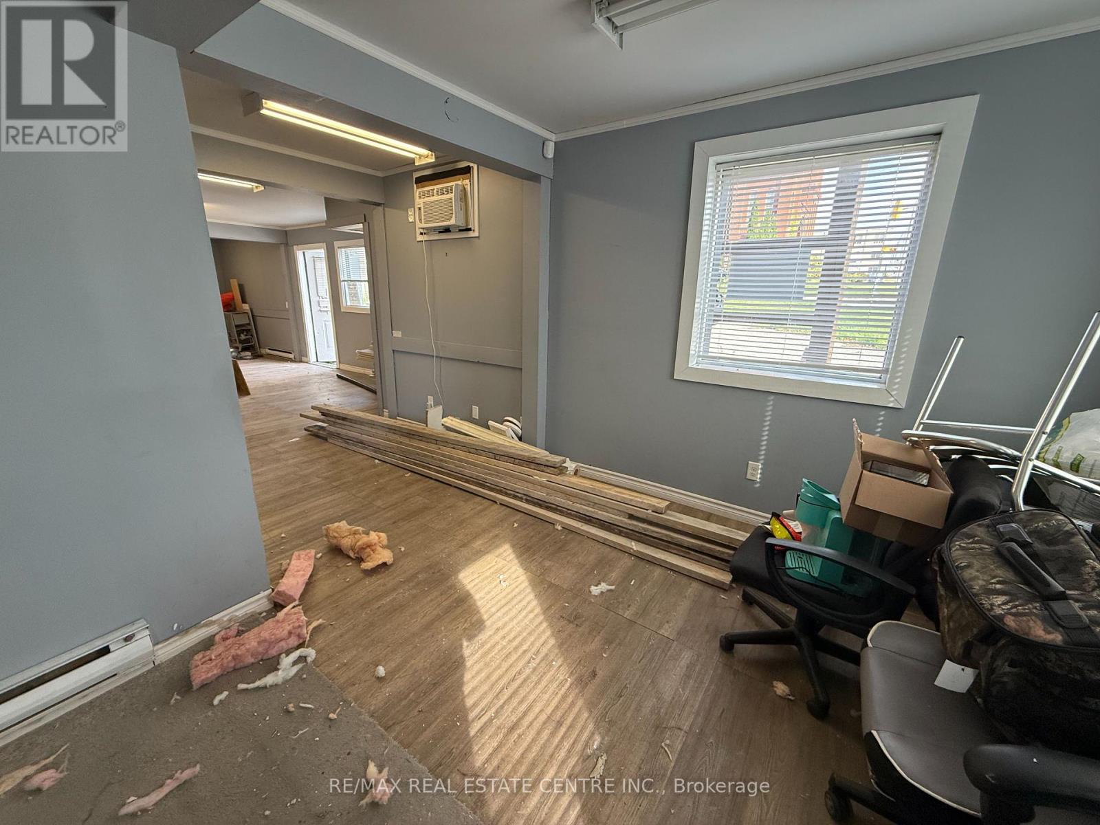 271 Dundas Street, Woodstock, Ontario  N4S 1A9 - Photo 9 - X12486939