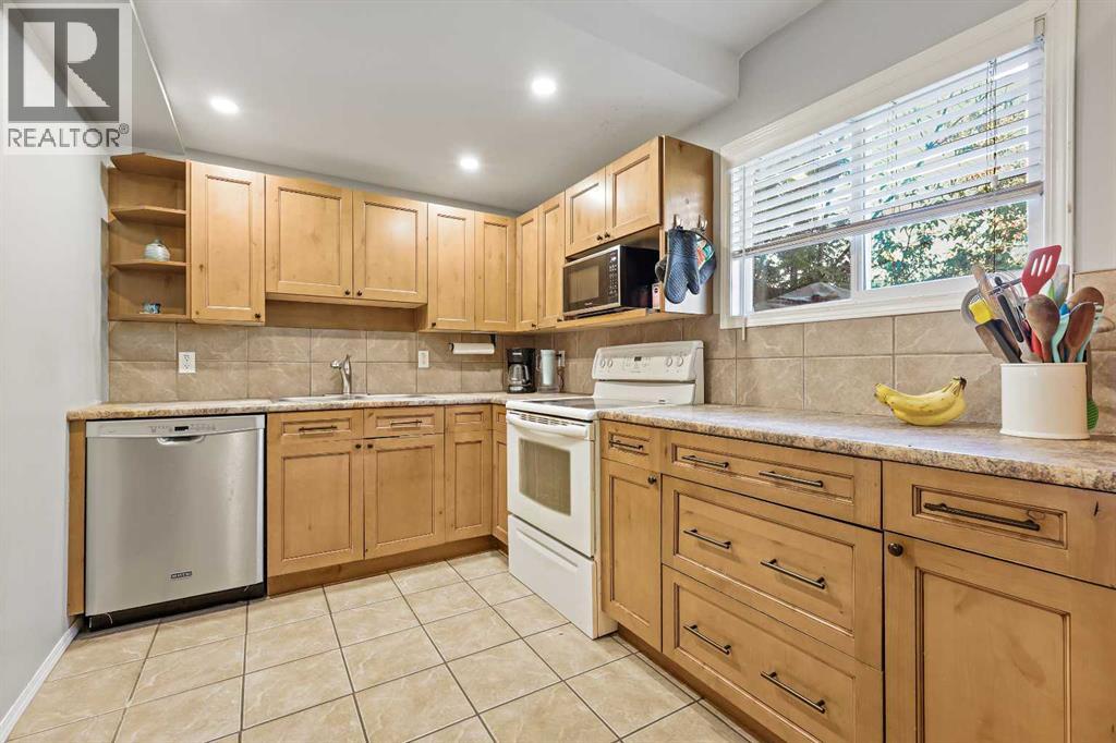 832 68 Avenue Sw, Calgary, Alberta  T2V 0N4 - Photo 9 - A2261840