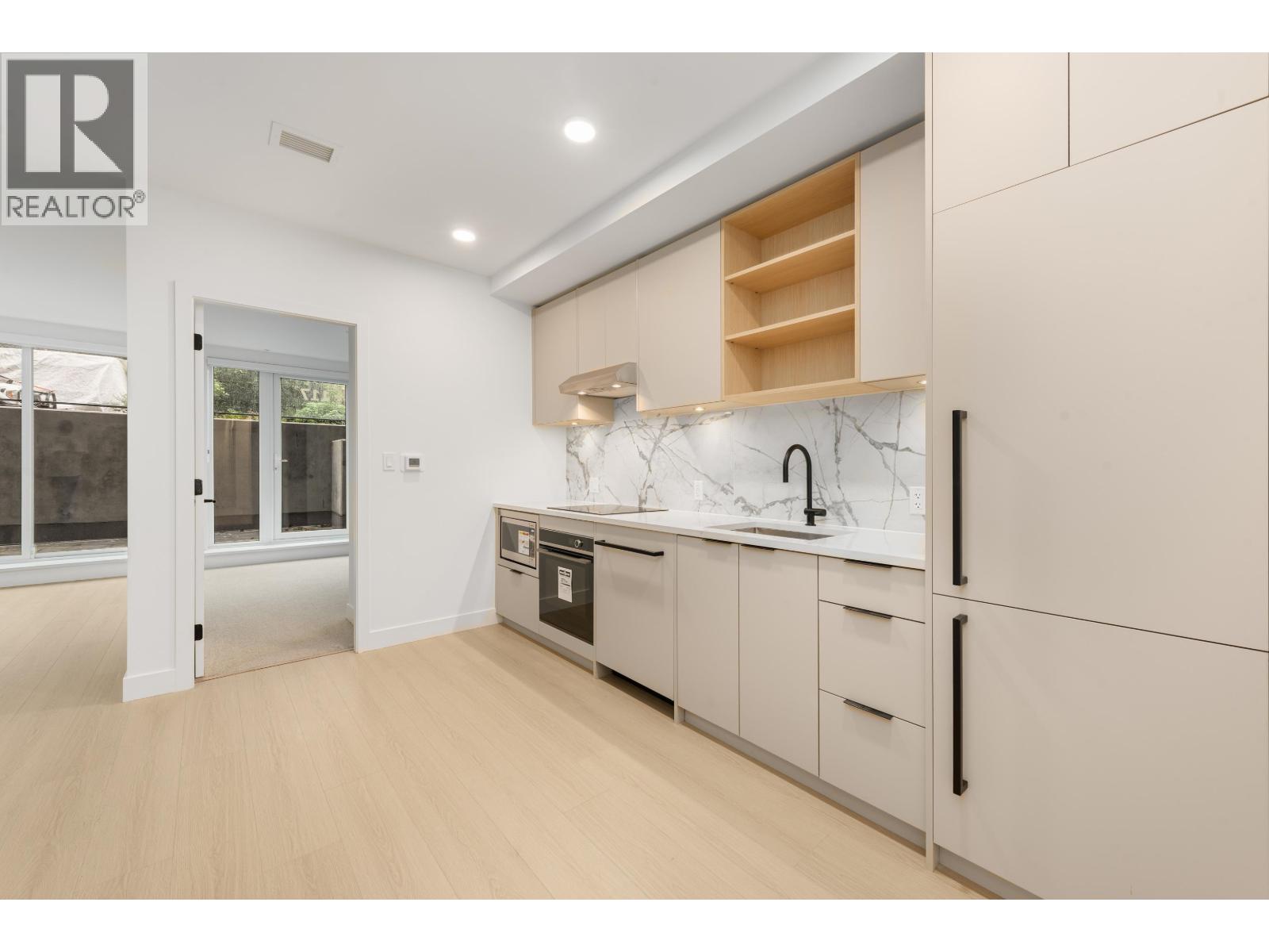 117 422 E 3RD STREET, north vancouver, British Columbia