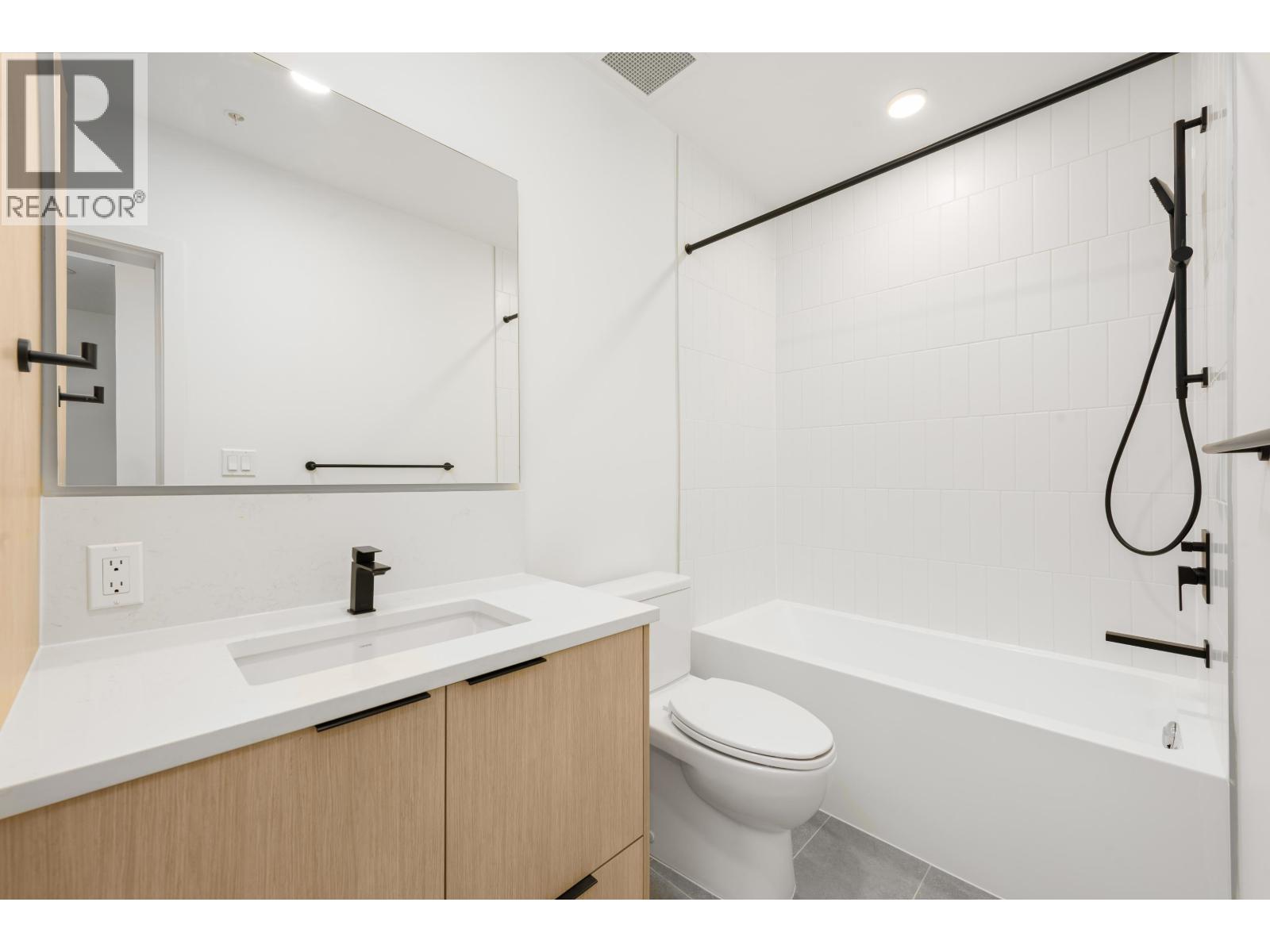 117 422 E 3rd Street, North Vancouver, British Columbia  V7L 0K1 - Photo 9 - R3062804