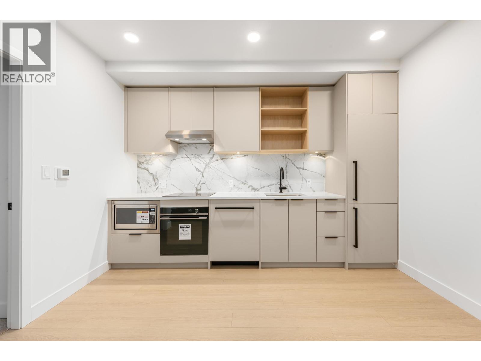 117 422 E 3rd Street, North Vancouver, British Columbia  V7L 0K1 - Photo 3 - R3062804