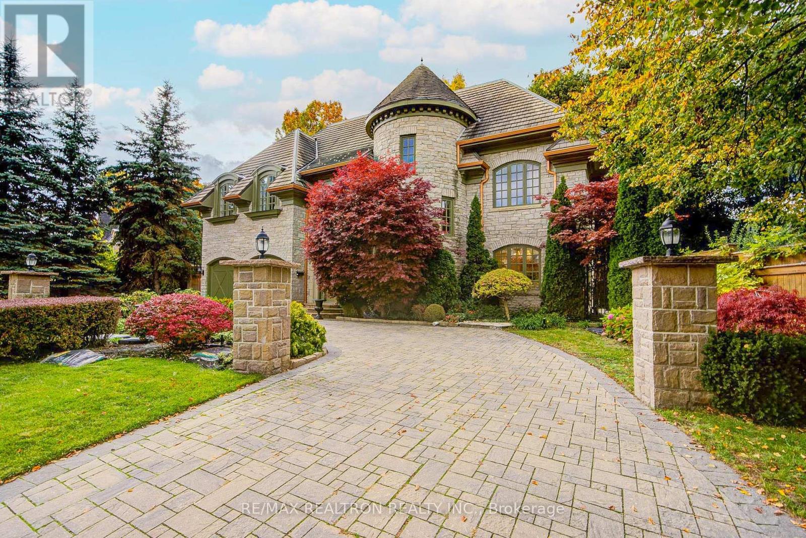 7 Legacy Court, Toronto, Ontario  M2L 2Y7 - Photo 3 - C12486955