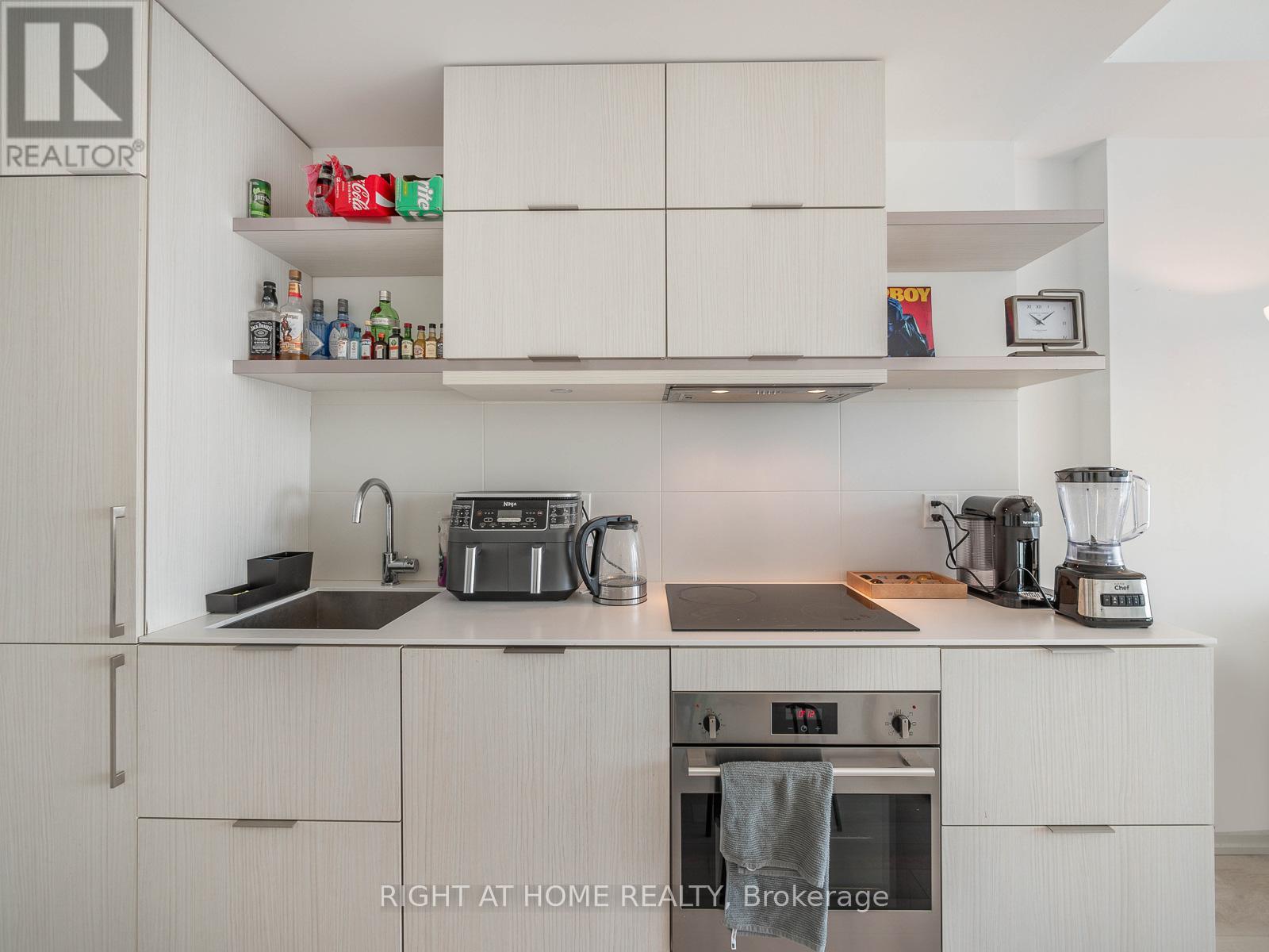 5607 - 197 Yonge Street, Toronto, Ontario  M5B 0C1 - Photo 18 - C12486961