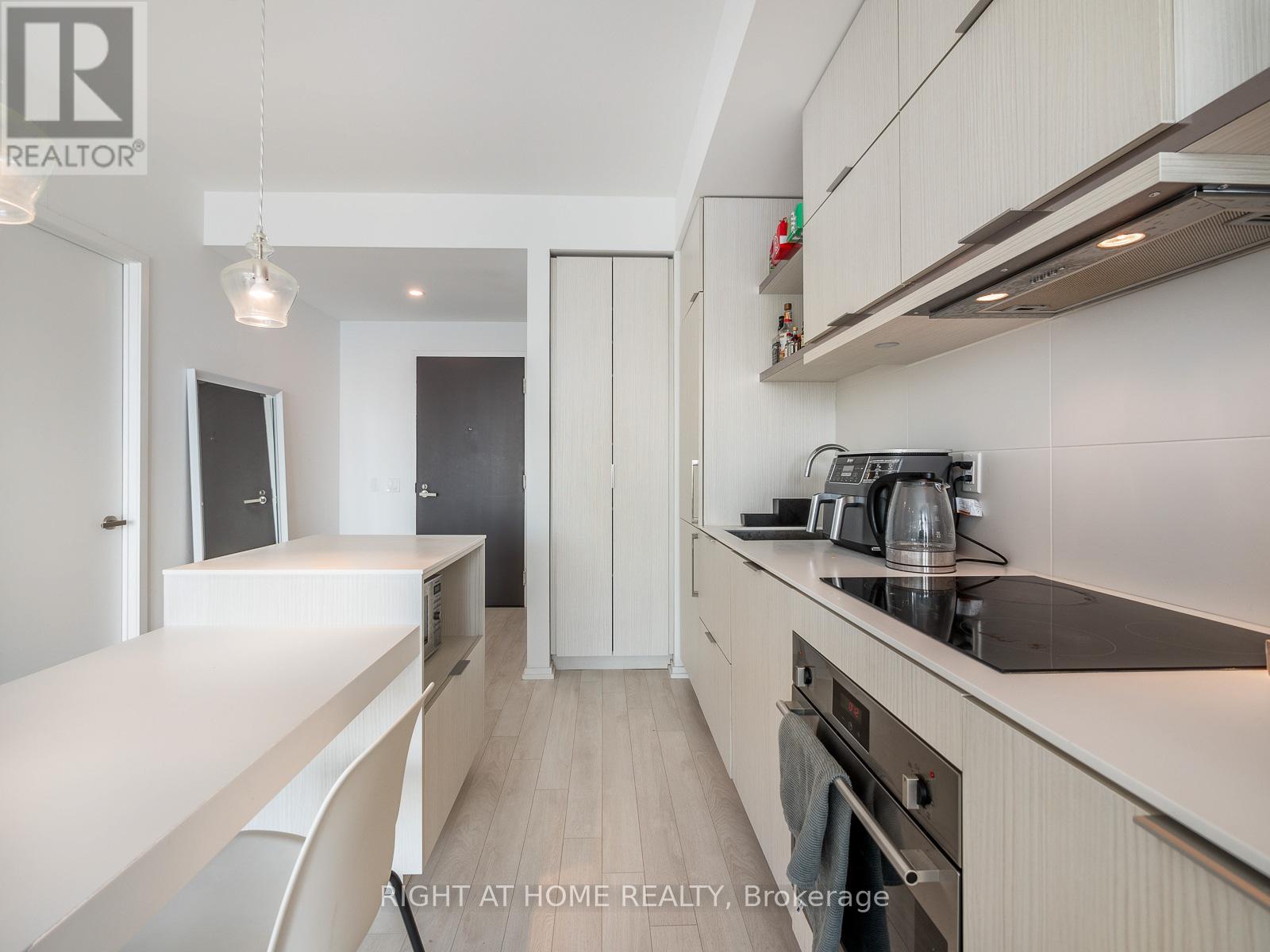 5607 - 197 Yonge Street, Toronto, Ontario  M5B 0C1 - Photo 21 - C12486961