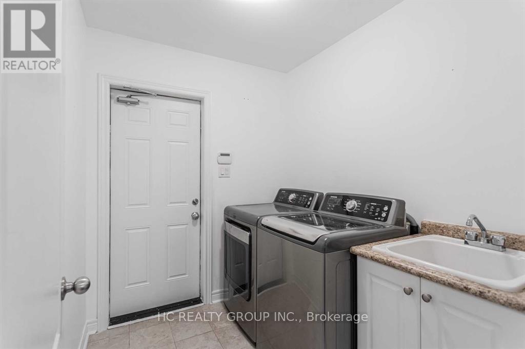 20 Tigertail Crescent, Bradford West Gwillimbury (Bradford), Ontario  L3Z 0M2 - Photo 14 - N12486962