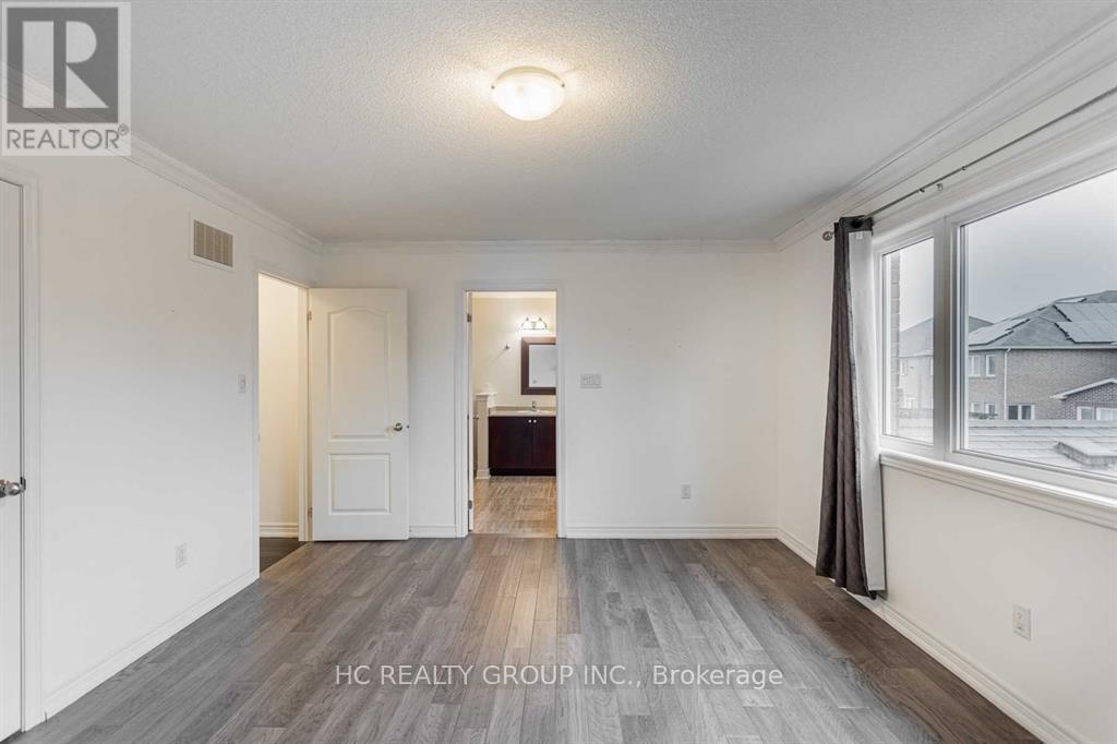 20 Tigertail Crescent, Bradford West Gwillimbury (Bradford), Ontario  L3Z 0M2 - Photo 19 - N12486962