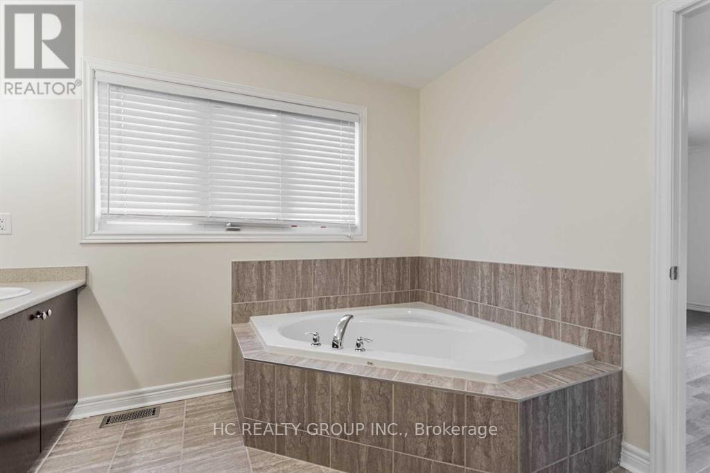 20 Tigertail Crescent, Bradford West Gwillimbury (Bradford), Ontario  L3Z 0M2 - Photo 22 - N12486962