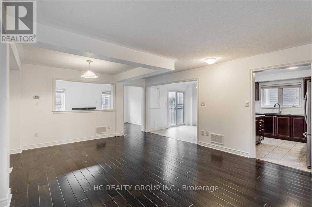 20 Tigertail Crescent, Bradford West Gwillimbury (Bradford), Ontario  L3Z 0M2 - Photo 3 - N12486962