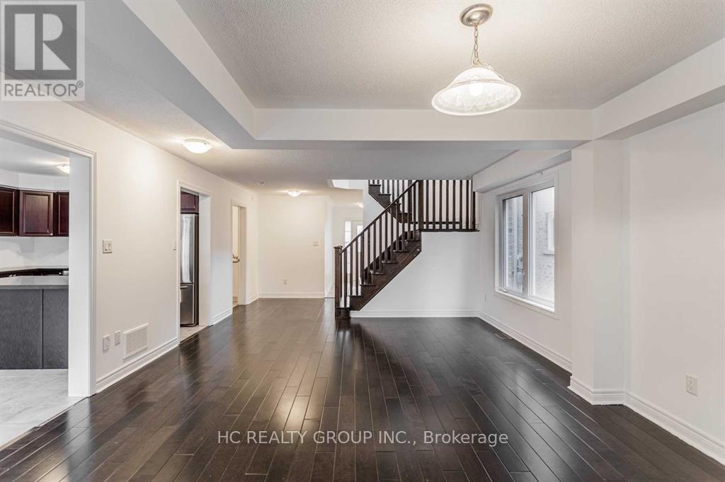 20 Tigertail Crescent, Bradford West Gwillimbury (Bradford), Ontario  L3Z 0M2 - Photo 4 - N12486962