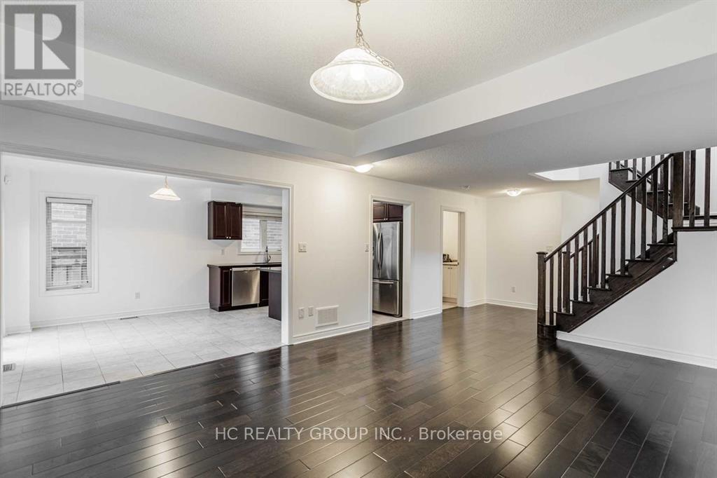 20 Tigertail Crescent, Bradford West Gwillimbury (Bradford), Ontario  L3Z 0M2 - Photo 5 - N12486962